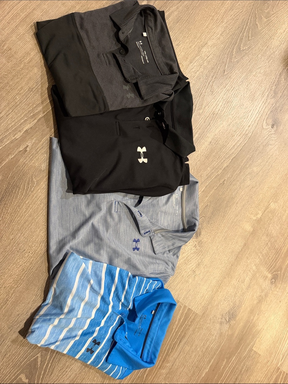 Bundle of 4 L and 1 XL polo